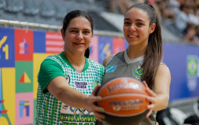 Mãe técnica e filha atleta se dividem entre broncas e afagos