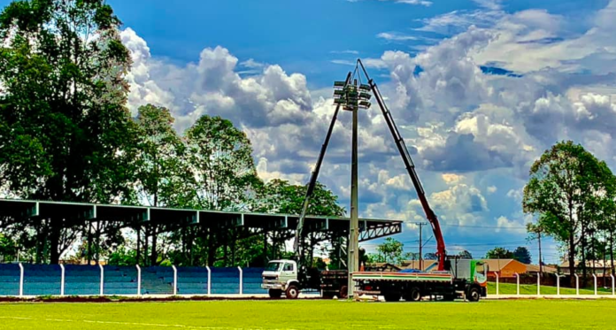 Prefeitura de São Gabriel instala iluminação no estádio Gramadão