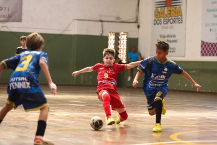 Quatro partidas válidas pela semifinais da Copa Pelezinho